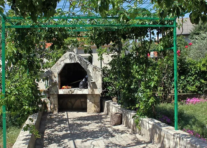 Апартаменты With A Parking Space Pirovac, Sibenik - 6276 *