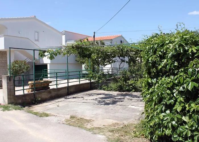 Apartamento With A Parking Space Pirovac, Sibenik - 6276 Pirovac