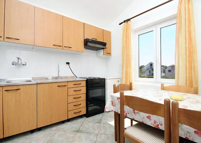 Appartement With A Parking Space Pirovac, Sibenik - 6276 *